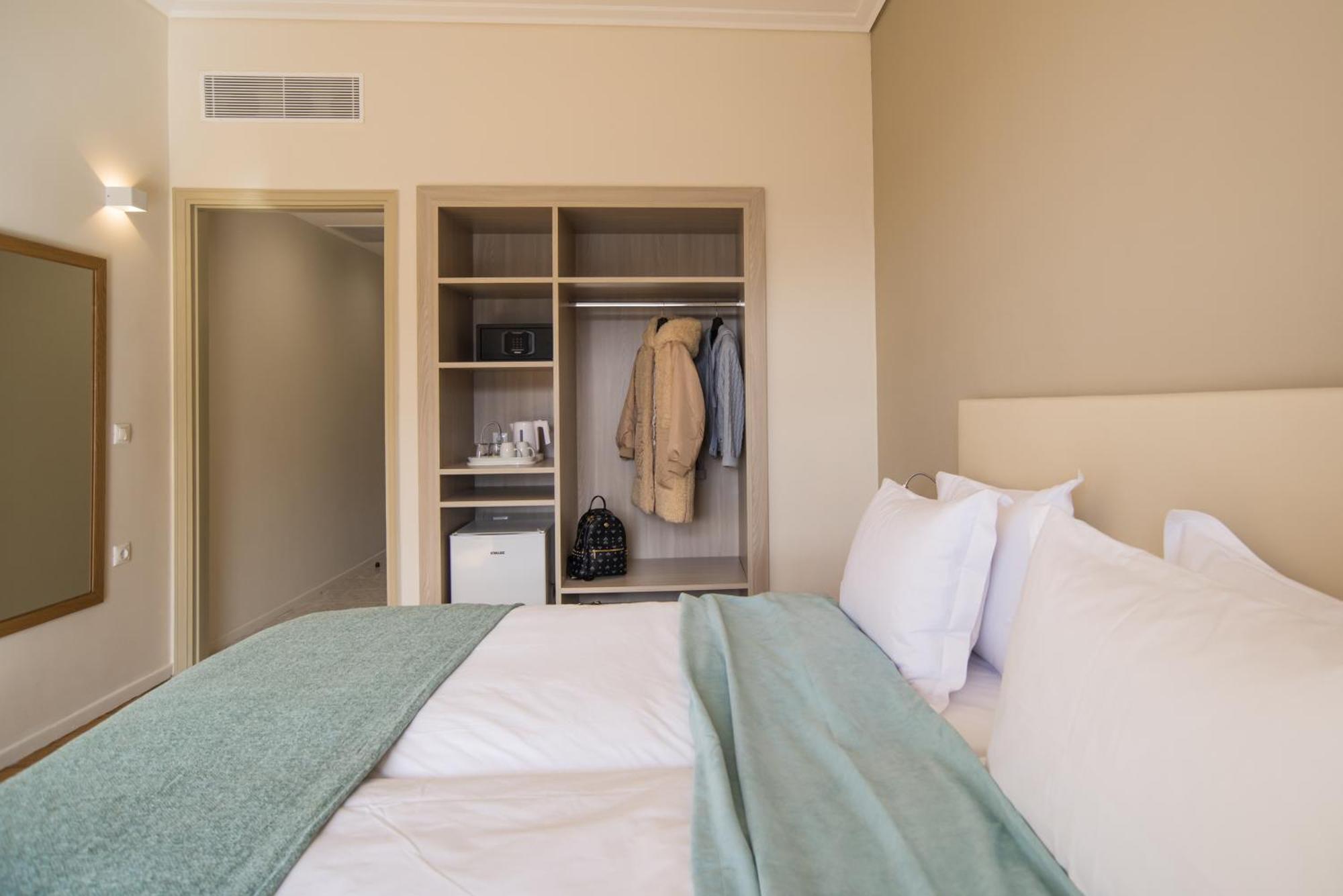 V Hotel Делфи Екстериор снимка